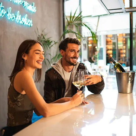 酒店 Melo 4*